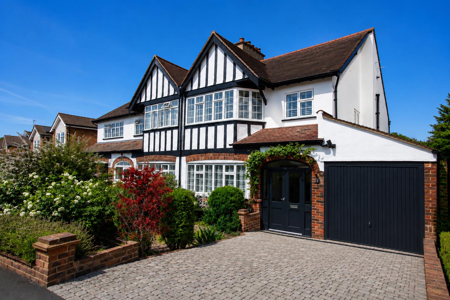 3 bed property in The Close, Carshalton